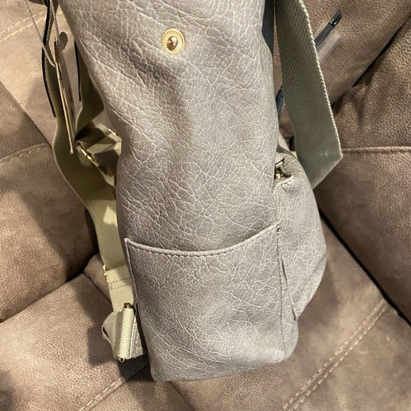 Gray backpack - Picture 5 of 11